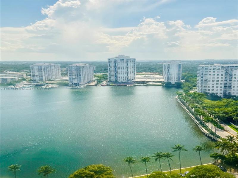 Biscayne Cove Apt #PH03