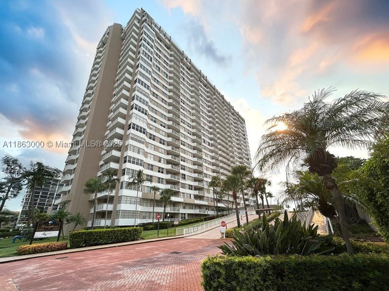 Condo for sale at The Hemispheres 15G