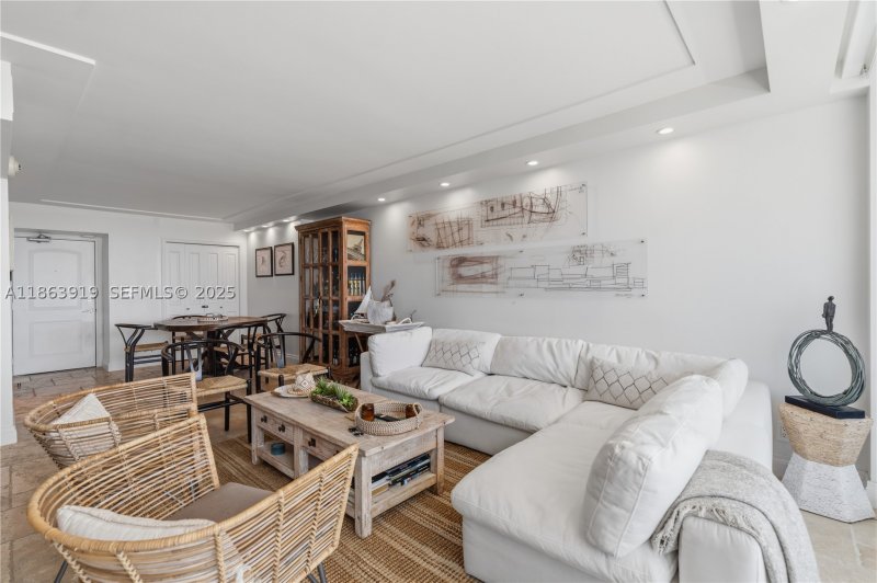 Condo for sale at Arlen House 1924