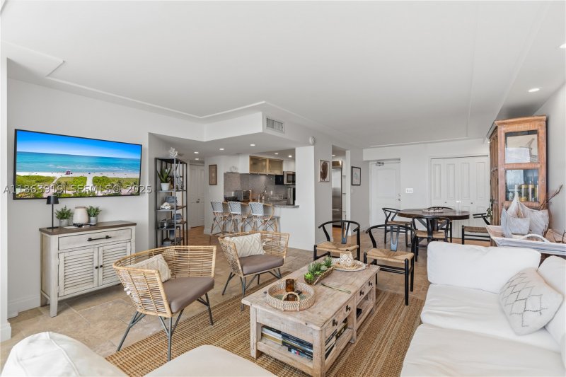 Condo for sale at Arlen House 1924