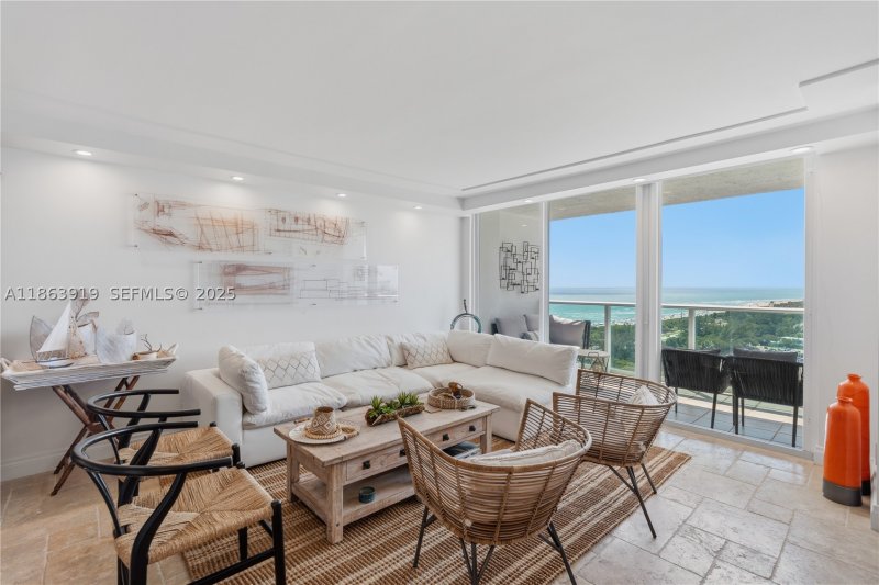 Condo for sale at Arlen House 1924