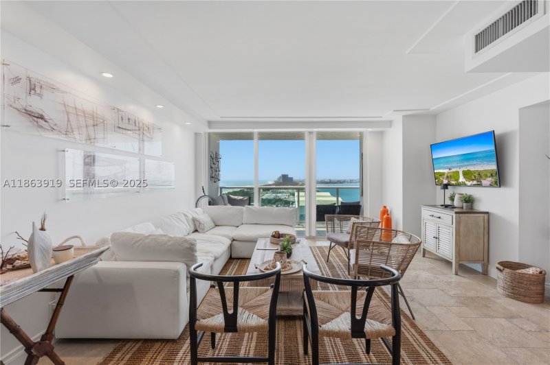 Condo for sale at Arlen House 1924