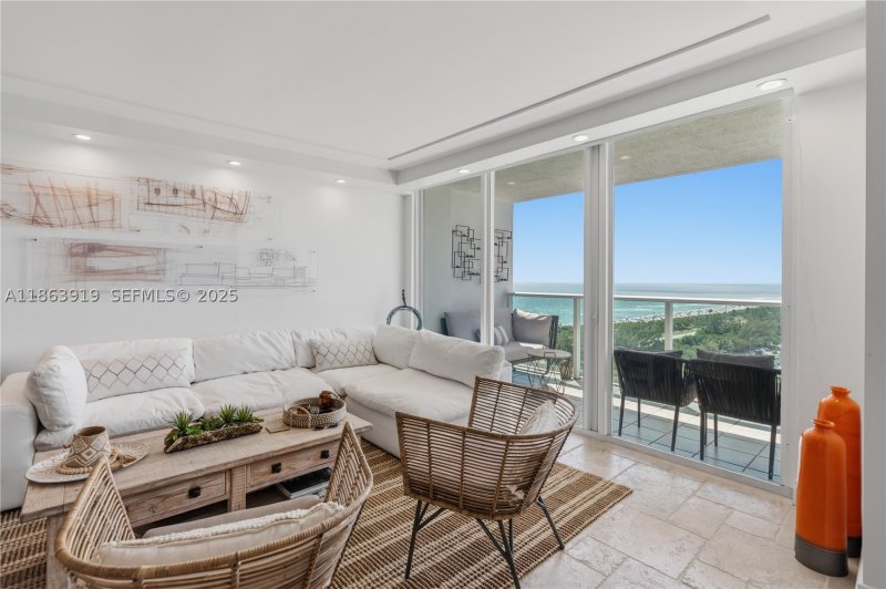 Condo for sale at Arlen House 1924