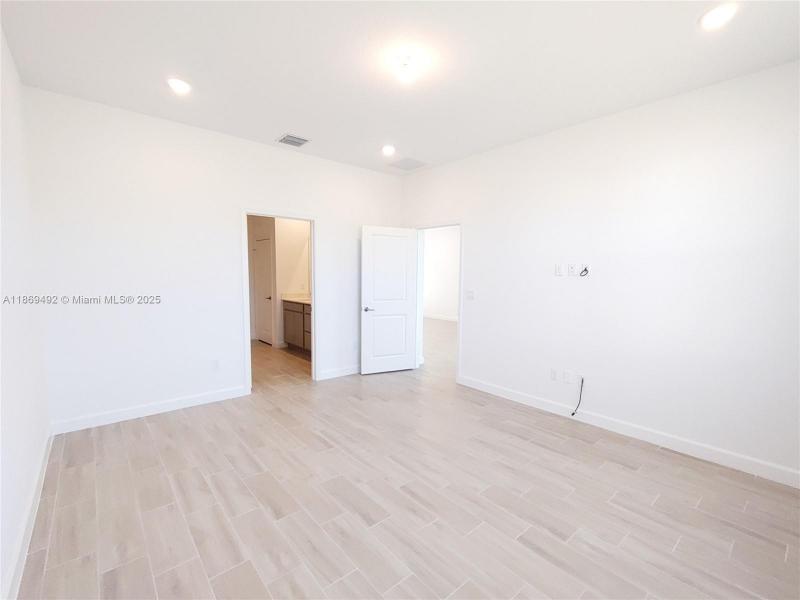 Property photo # 9