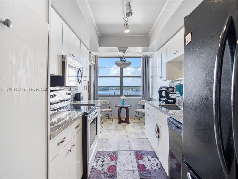 Condo for sale at Del Prado South Tower 1604