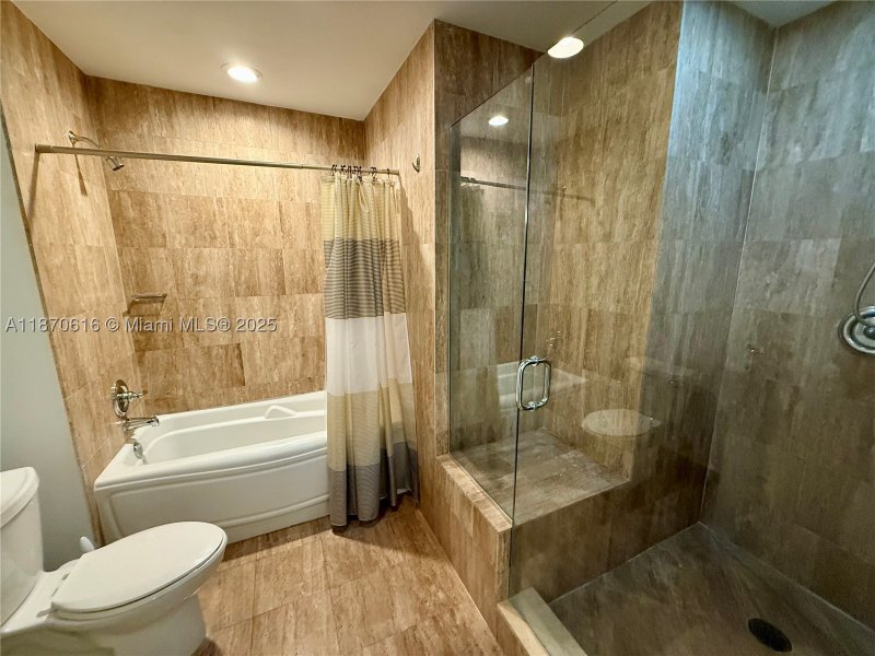 Condo for sale at Met 1 3014
