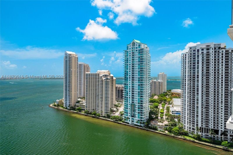 Condo for sale at Met 1 3014