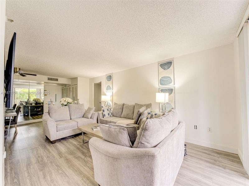 Comprar apartamento no Winston Towers 312