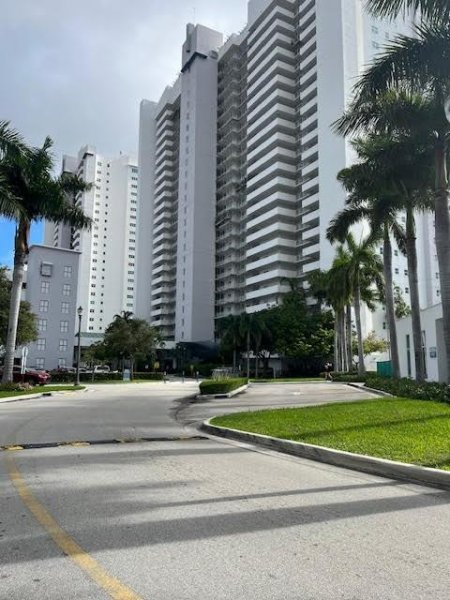 One Fifty One at Biscayne Apt #808