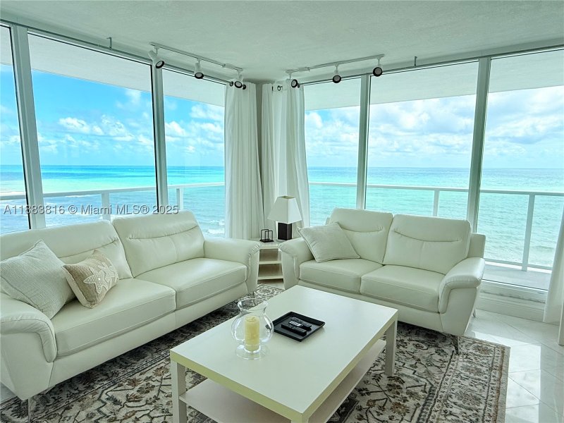 Alquiler de apartamento en Aquarius Towers 1204S