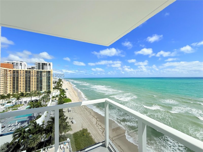 Alquiler de apartamento en Aquarius Towers 1204S