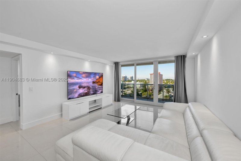 Condo for sale at Parker Tower 1011