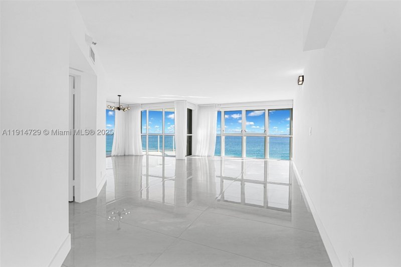 Condo for sale at Oceania 3 1236