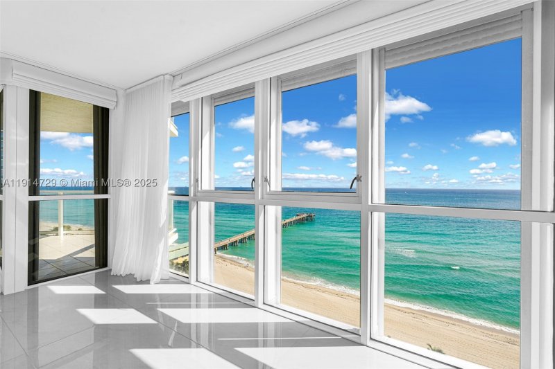 Condo for sale at Oceania 3 1236