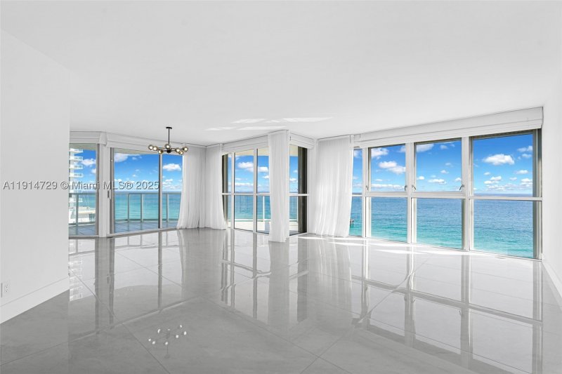 Condo for sale at Oceania 3 1236