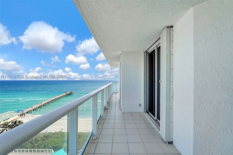 Condo for sale at Oceania 3 1236