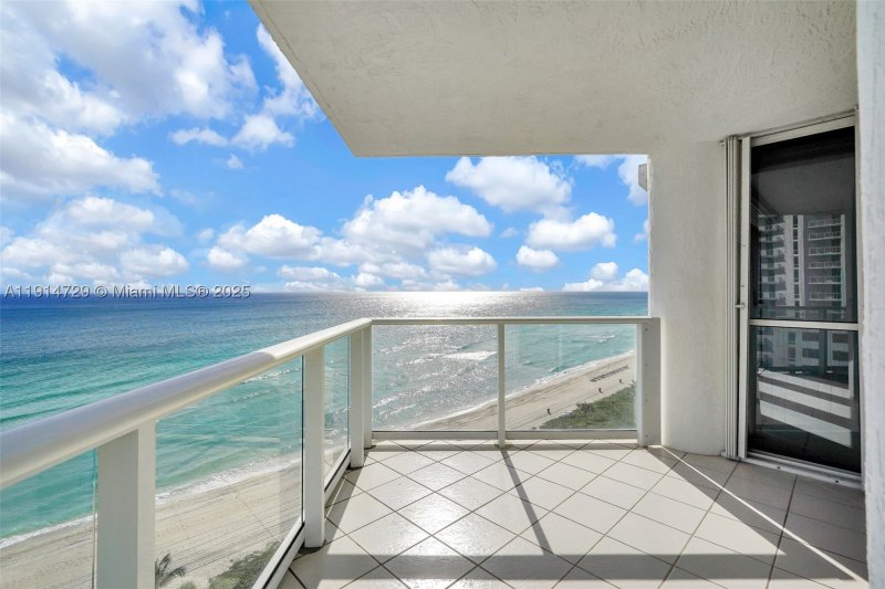 Condo for sale at Oceania 3 1236