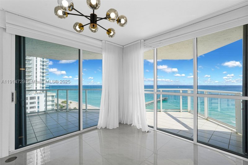 Condo for sale at Oceania 3 1236