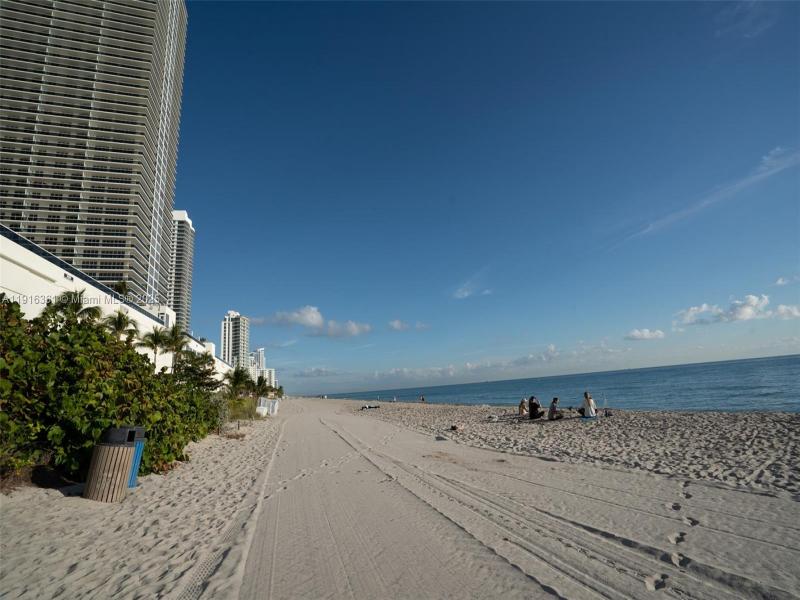 Condo for sale at Plaza Towers South 1509