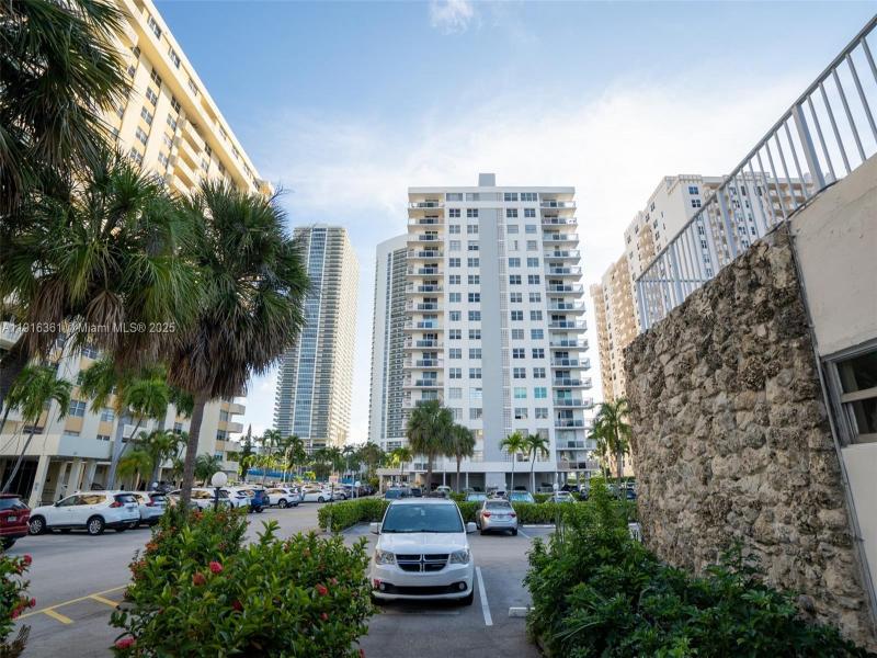 Condo for sale at Plaza Towers South 1509