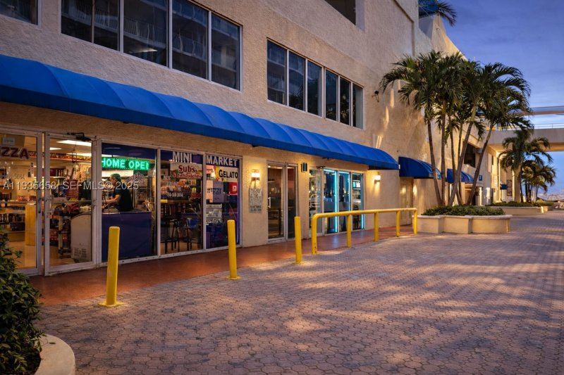 Condo for sale at Grandview Palace 611