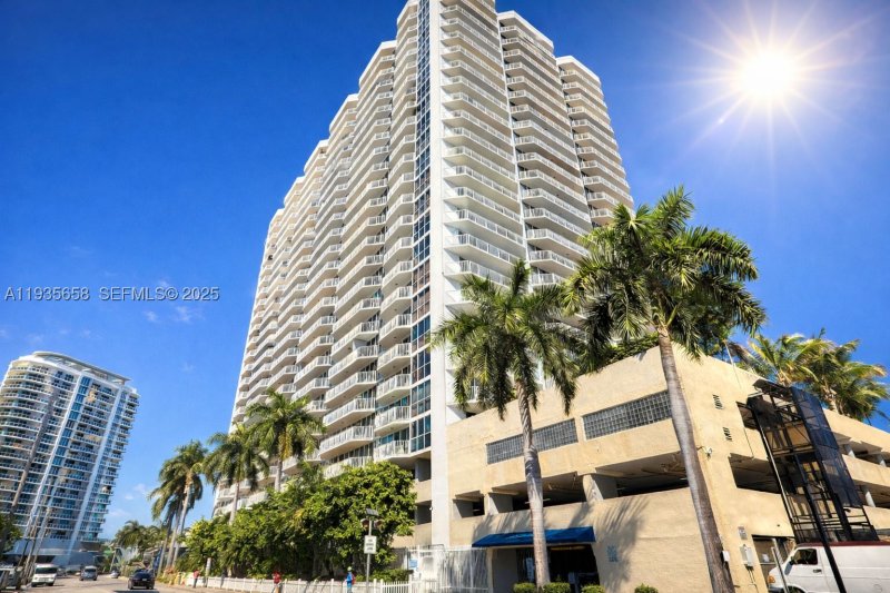 Condo for sale at Grandview Palace 611