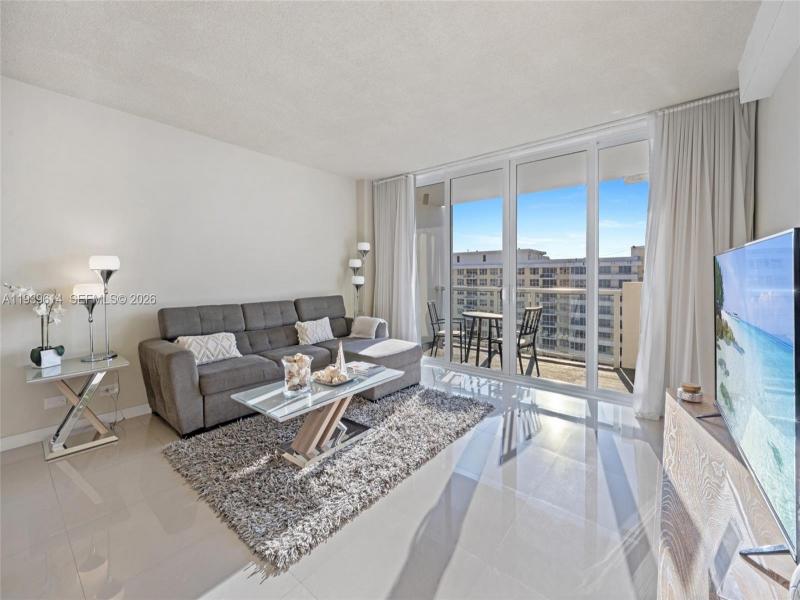 Pavilion Apt #1618
