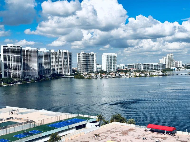 Condo for sale at Winston Towers 1510