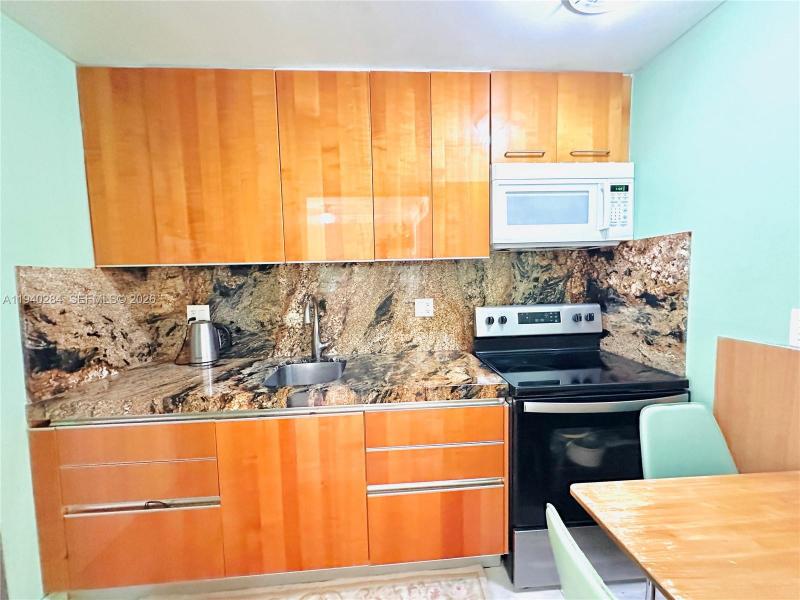 Condo for sale at Winston Towers 1510