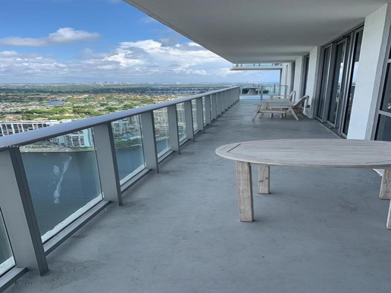 Comprar apartamento no Hyde Beach House R3004