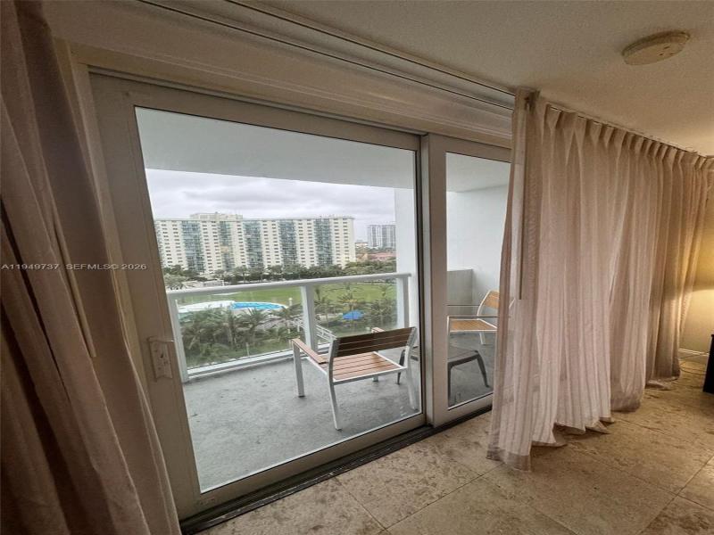 Condo for sale at Aventura Beach Club 831