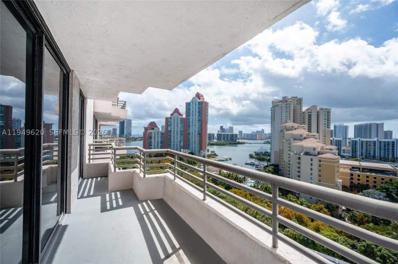 Condo for sale at Parc Central Aventura 1915