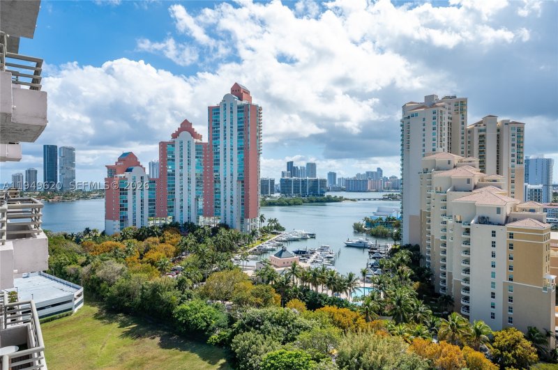 Condo for sale at Parc Central Aventura 1915