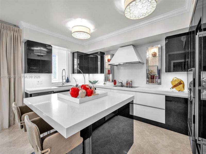 Condo for sale at Las Olas River House 2409