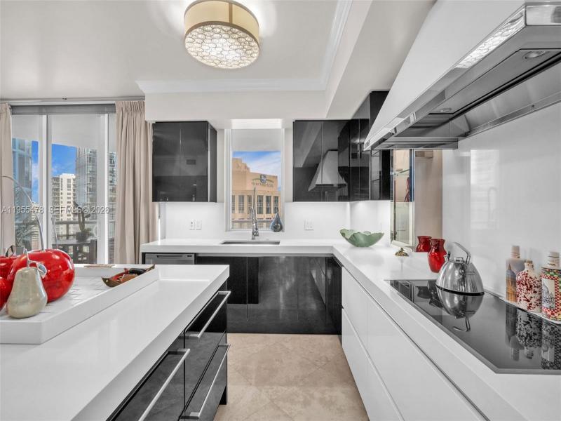 Condo for sale at Las Olas River House 2409