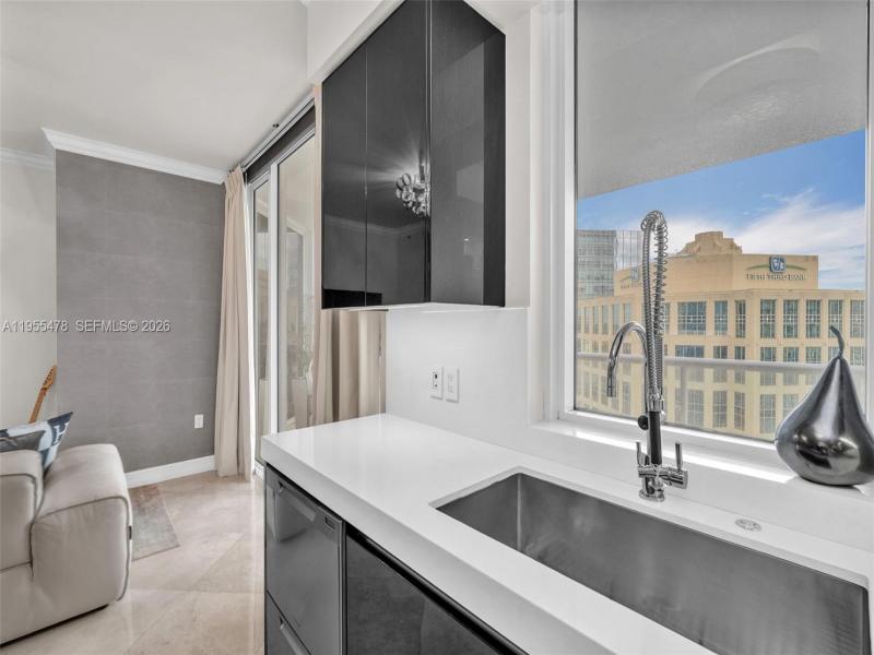 Condo for sale at Las Olas River House 2409