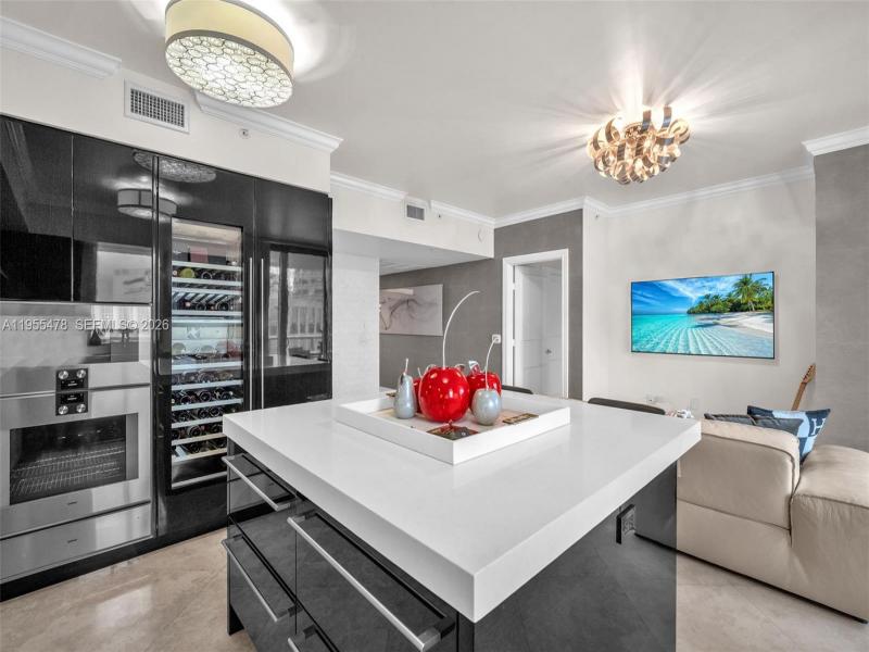 Condo for sale at Las Olas River House 2409