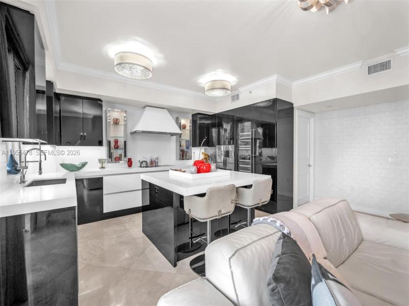 Condo for sale at Las Olas River House 2409