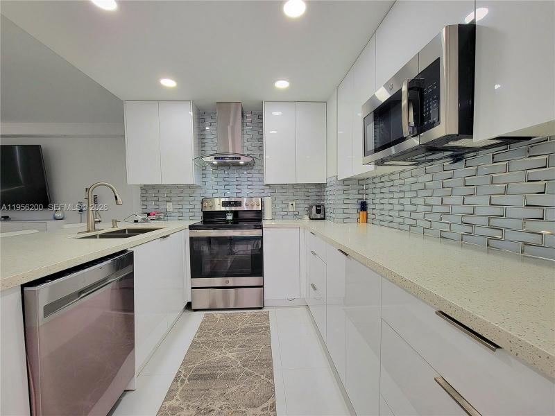Apartment for rent at Alexander Towers 901
