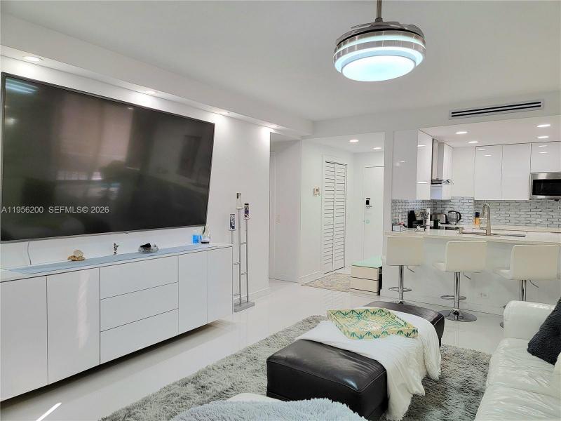 Apartment for rent at Alexander Towers 901