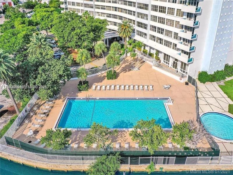 Condo for sale at Parkview Point 9I