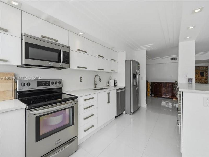 Condo for sale at Del Prado South Tower 1701