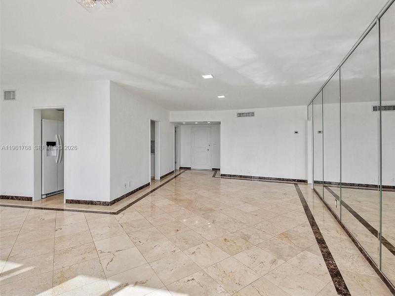 Comprar apartamento en King Cole 1012