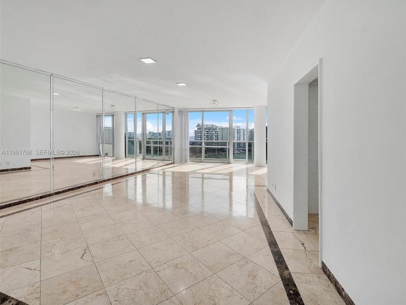 Comprar apartamento en King Cole 1012