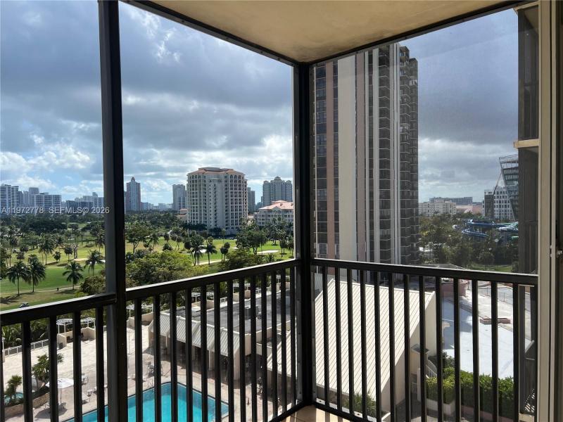Comprar apartamento no Coronado I