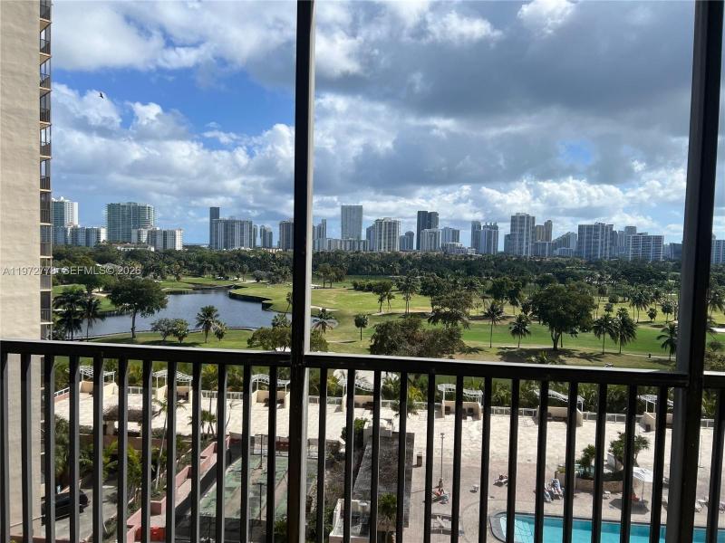 Comprar apartamento no Coronado I