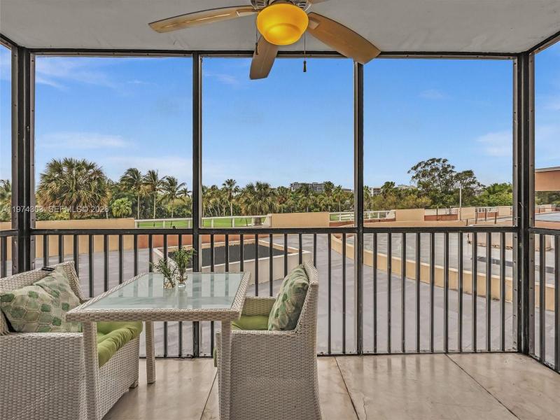 Comprar apartamento no Coronado I 310