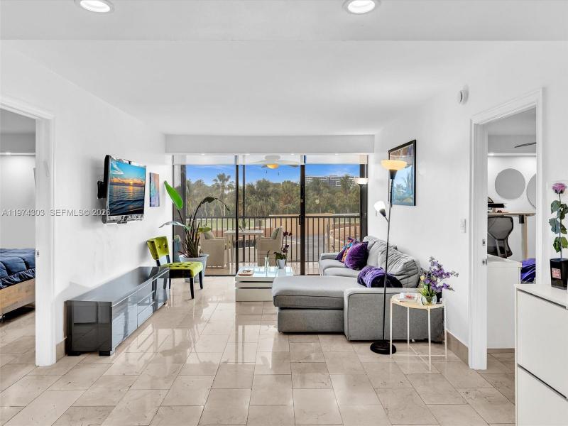 Comprar apartamento no Coronado I 310