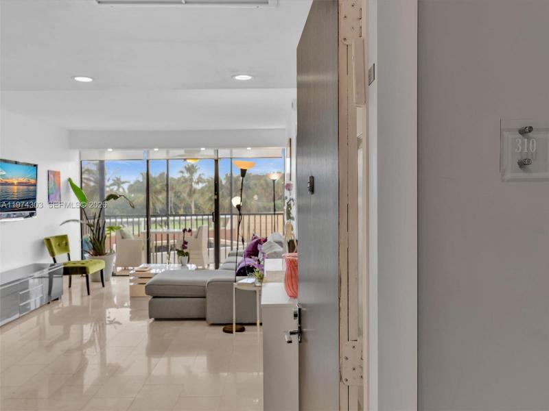 Comprar apartamento no Coronado I 310