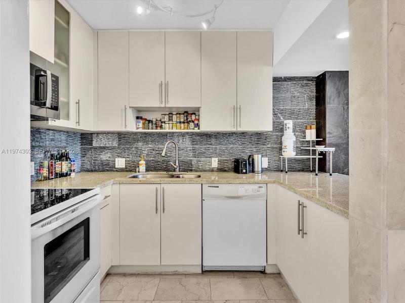 Comprar apartamento no Coronado I 310